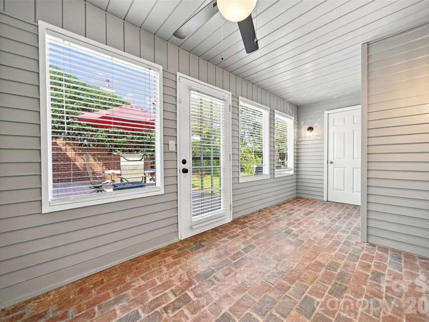 921 21st Avenue, Hickory, NC 28601.  MLS# CAR4421628, YatesRealty ID 48733. 