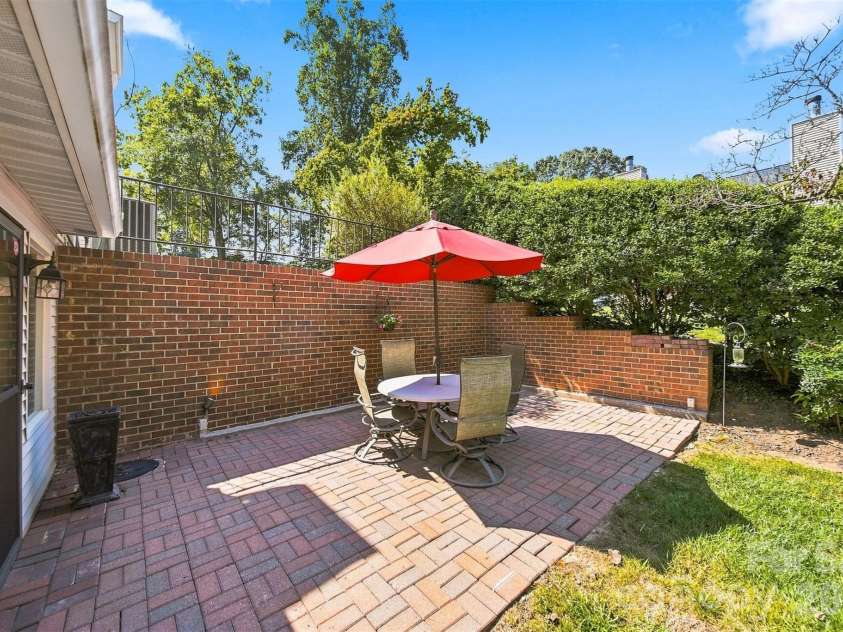 921 21st Avenue, Hickory, NC 28601.  MLS# CAR4421628, YatesRealty ID 48733. 