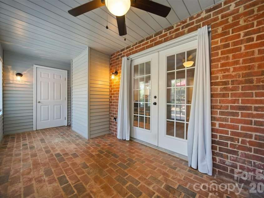 921 21st Avenue, Hickory, NC 28601.  MLS# CAR4421628, YatesRealty ID 48733. 