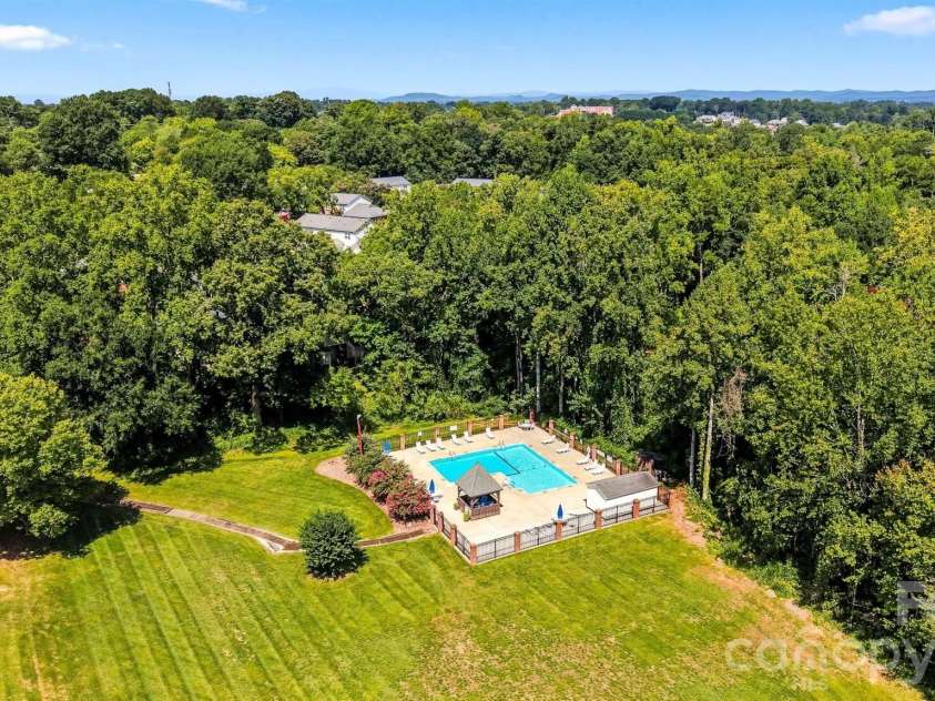 921 21st Avenue, Hickory, NC 28601.  MLS# CAR4421628, YatesRealty ID 48733. 