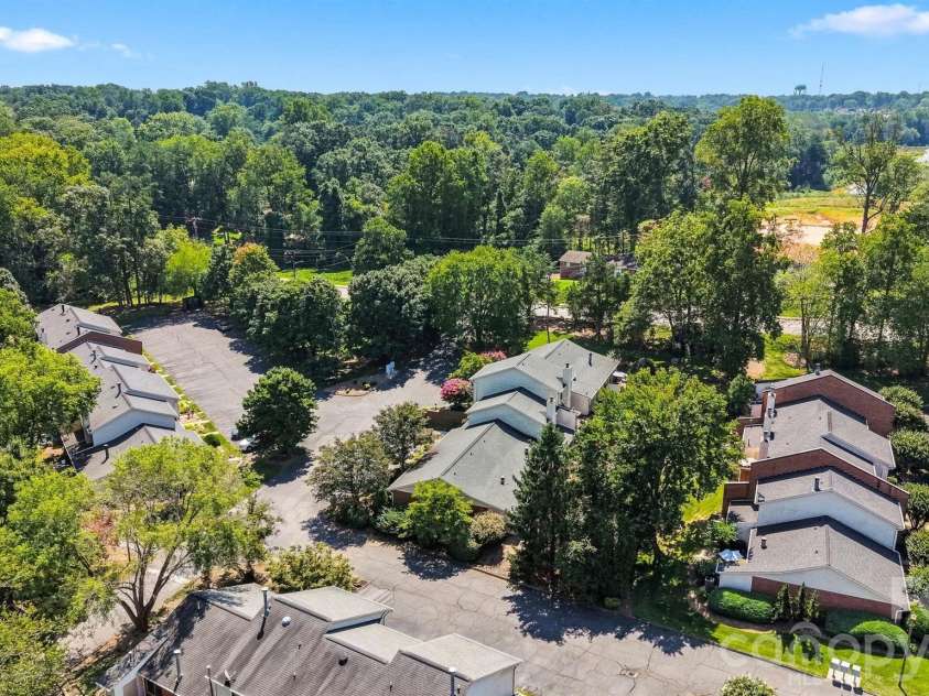 921 21st Avenue, Hickory, NC 28601.  MLS# CAR4421628, YatesRealty ID 48733. 