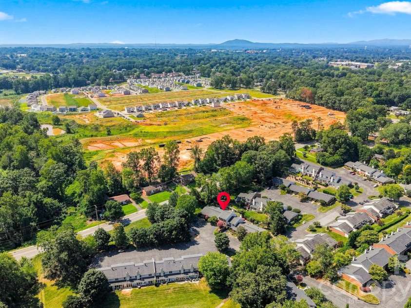 921 21st Avenue, Hickory, NC 28601.  MLS# CAR4421628, YatesRealty ID 48733. 