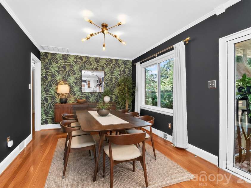 831 Faircrest Drive, Charlotte, NC 28210.  MLS# CAR4421440, YatesRealty ID 48734. 2nd dining area in kitchen virtually staged