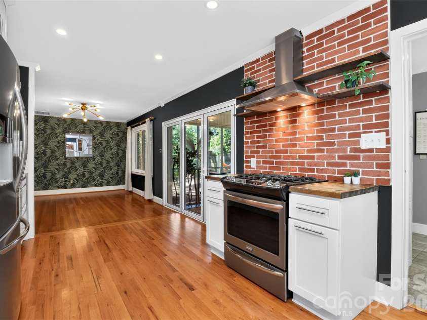 831 Faircrest Drive, Charlotte, NC 28210.  MLS# CAR4421440, YatesRealty ID 48734. 