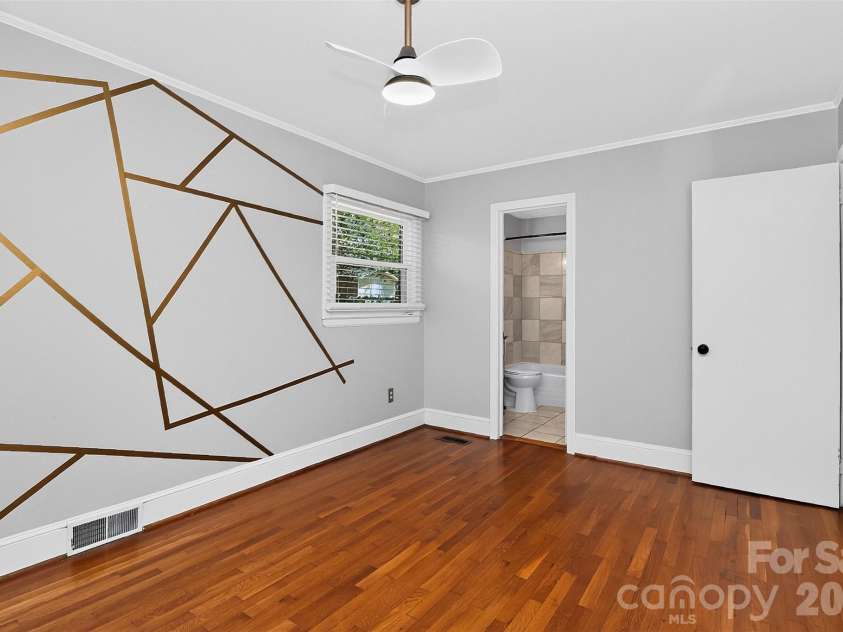 831 Faircrest Drive, Charlotte, NC 28210.  MLS# CAR4421440, YatesRealty ID 48734. 