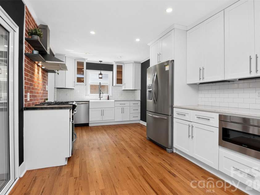 831 Faircrest Drive, Charlotte, NC 28210.  MLS# CAR4421440, YatesRealty ID 48734. 