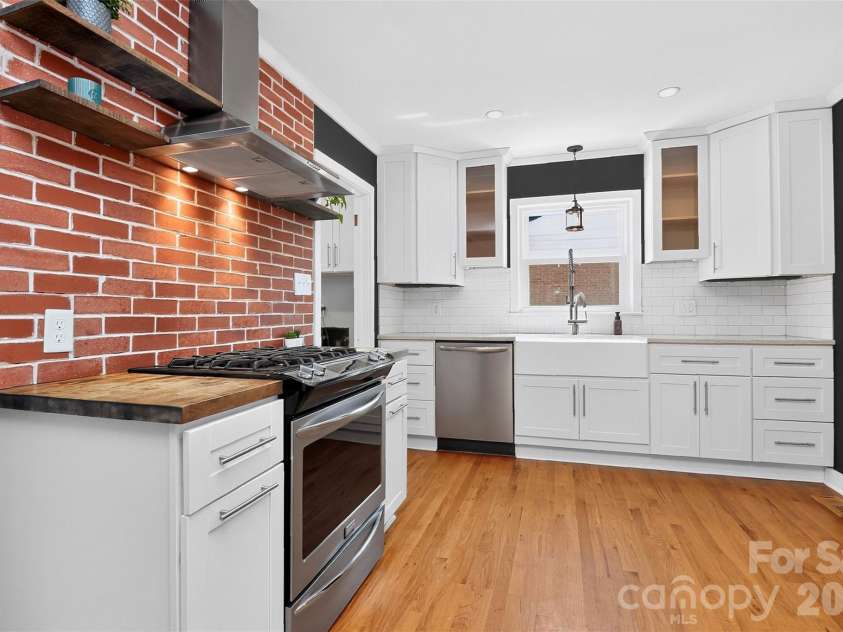 831 Faircrest Drive, Charlotte, NC 28210.  MLS# CAR4421440, YatesRealty ID 48734. 