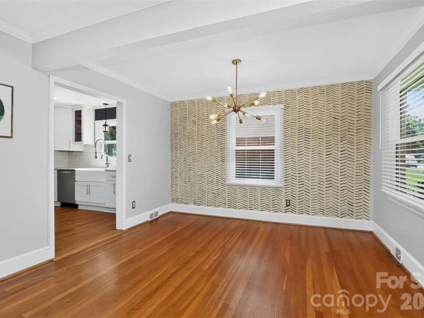831 Faircrest Drive, Charlotte, NC 28210.  MLS# CAR4421440, YatesRealty ID 48734. 