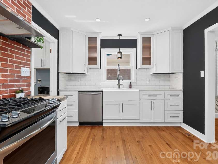 831 Faircrest Drive, Charlotte, NC 28210.  MLS# CAR4421440, YatesRealty ID 48734. 