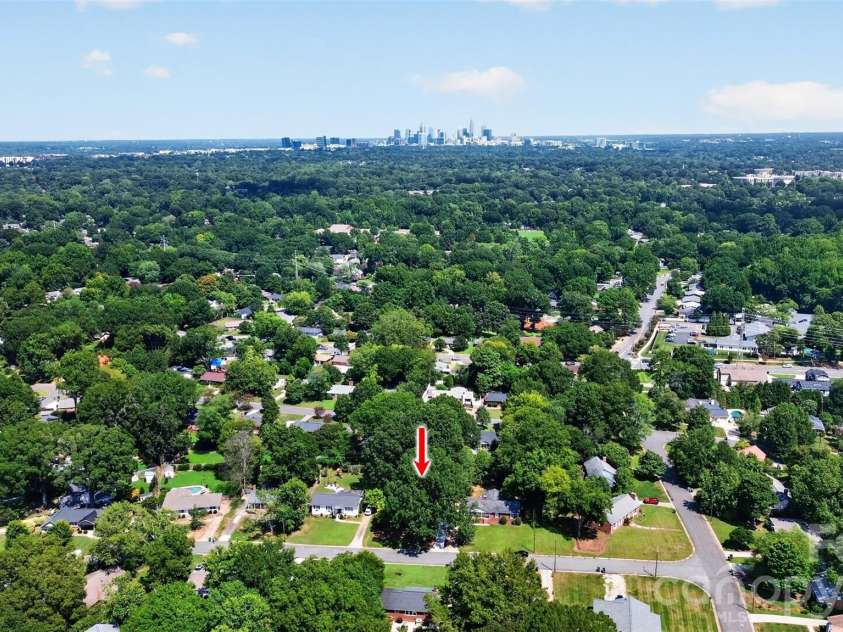 831 Faircrest Drive, Charlotte, NC 28210.  MLS# CAR4421440, YatesRealty ID 48734. 