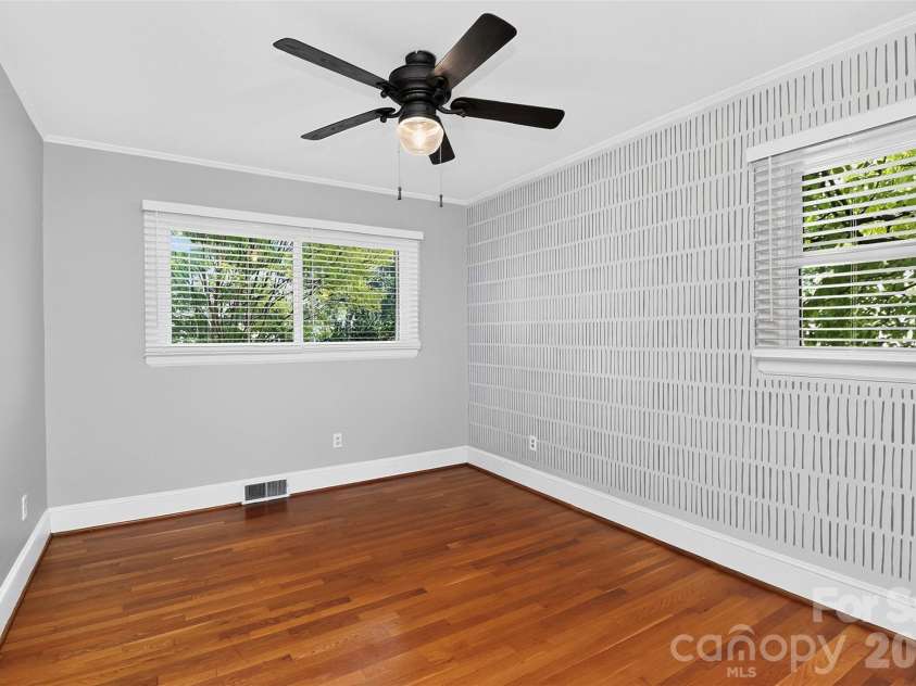 831 Faircrest Drive, Charlotte, NC 28210.  MLS# CAR4421440, YatesRealty ID 48734. 