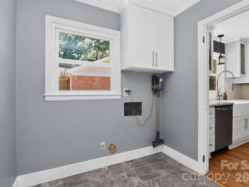 831 Faircrest Drive, Charlotte, NC 28210.  MLS# CAR4421440, YatesRealty ID 48734. 