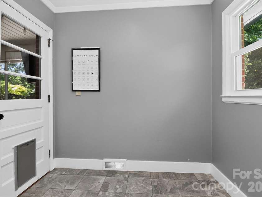 831 Faircrest Drive, Charlotte, NC 28210.  MLS# CAR4421440, YatesRealty ID 48734. 