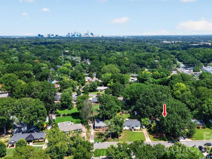 831 Faircrest Drive, Charlotte, NC 28210.  MLS# CAR4421440, YatesRealty ID 48734. 