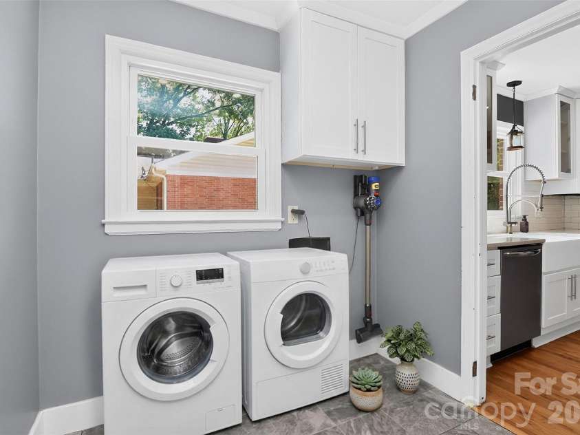 831 Faircrest Drive, Charlotte, NC 28210.  MLS# CAR4421440, YatesRealty ID 48734. Virtually staged laundry room