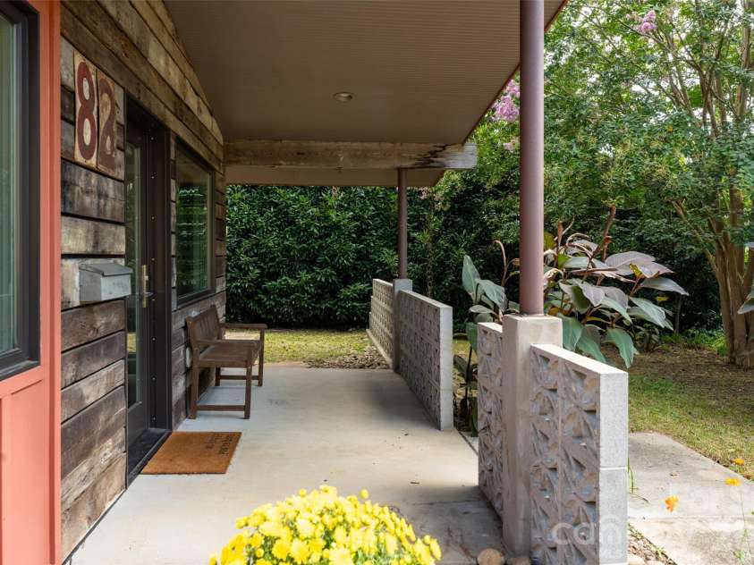 82 Mount Clare Avenue, Asheville, NC 28801.  MLS# CAR4421448, YatesRealty ID 48736. 