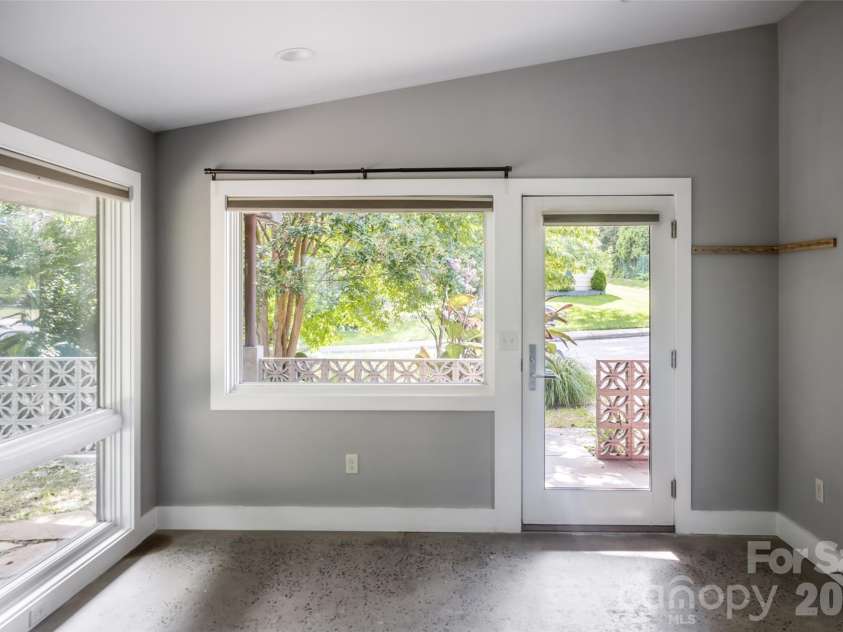 82 Mount Clare Avenue, Asheville, NC 28801.  MLS# CAR4421448, YatesRealty ID 48736. 