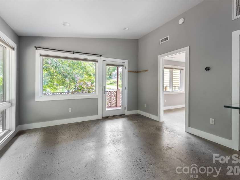 82 Mount Clare Avenue, Asheville, NC 28801.  MLS# CAR4421448, YatesRealty ID 48736. 