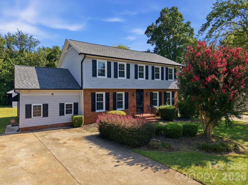 105 Peach Orchard Drive, Greensboro, NC 27455.  MLS# CAR4421350, YatesRealty ID 48737. 
