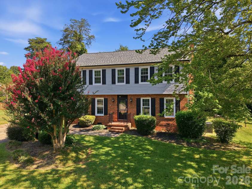 105 Peach Orchard Drive, Greensboro, NC 27455.  MLS# CAR4421350, YatesRealty ID 48737. 