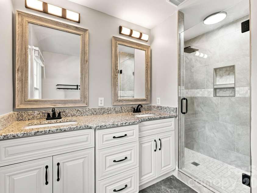 105 Peach Orchard Drive, Greensboro, NC 27455.  MLS# CAR4421350, YatesRealty ID 48737. PRIMARY BATHROOM