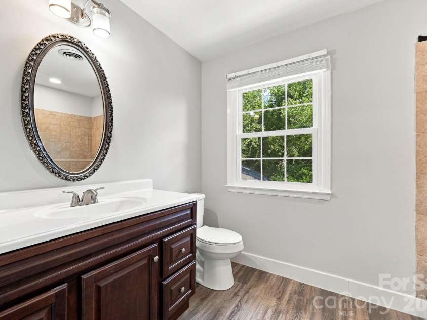 105 Peach Orchard Drive, Greensboro, NC 27455.  MLS# CAR4421350, YatesRealty ID 48737. SECONDARY BATHROOM