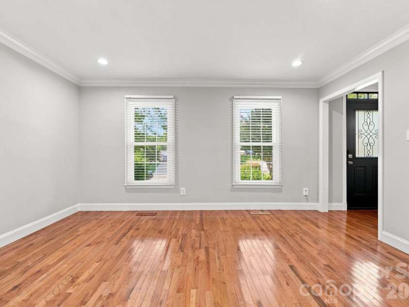105 Peach Orchard Drive, Greensboro, NC 27455.  MLS# CAR4421350, YatesRealty ID 48737. SITTING ROOM