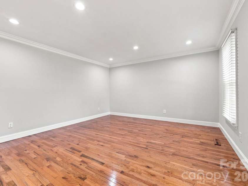 105 Peach Orchard Drive, Greensboro, NC 27455.  MLS# CAR4421350, YatesRealty ID 48737. SITTING ROOM