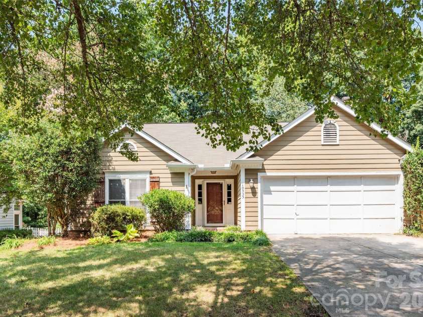 10333 Danesway Lane, Cornelius, NC 28031.  MLS# CAR4420138, YatesRealty ID 48739. 