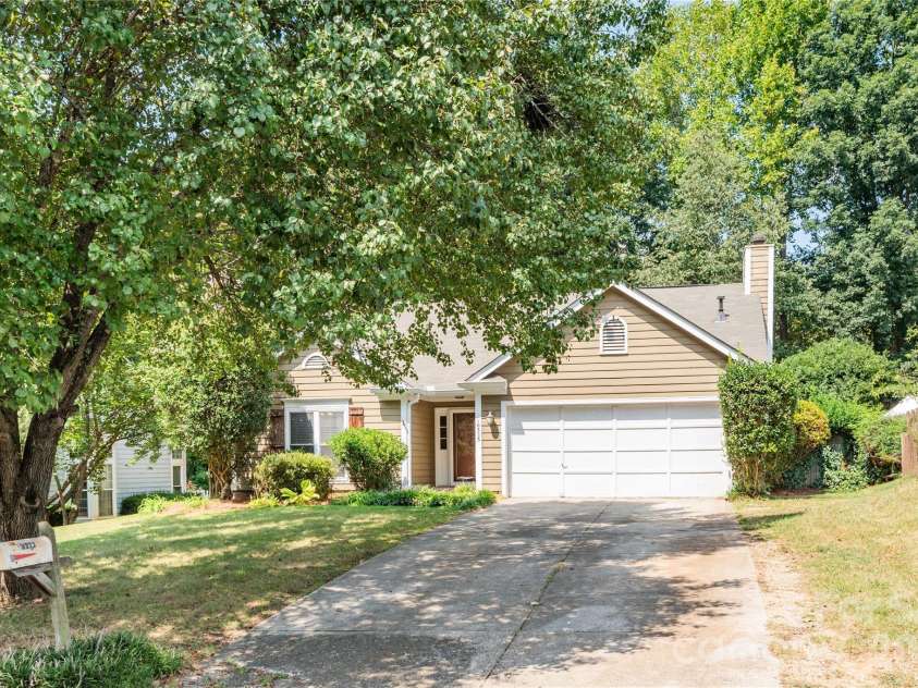 10333 Danesway Lane, Cornelius, NC 28031.  MLS# CAR4420138, YatesRealty ID 48739. 