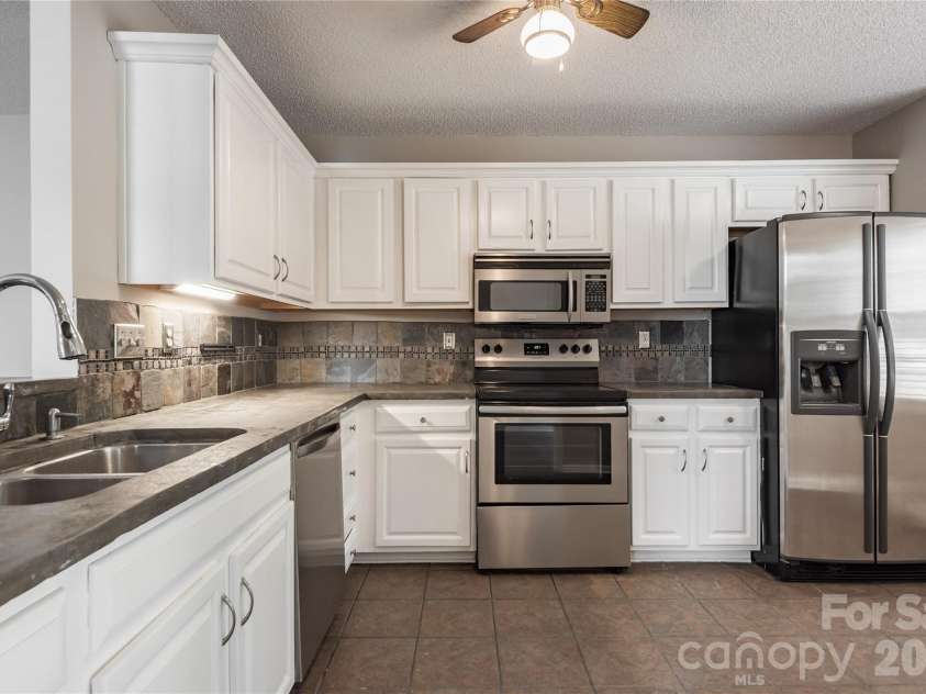 10333 Danesway Lane, Cornelius, NC 28031.  MLS# CAR4420138, YatesRealty ID 48739. 