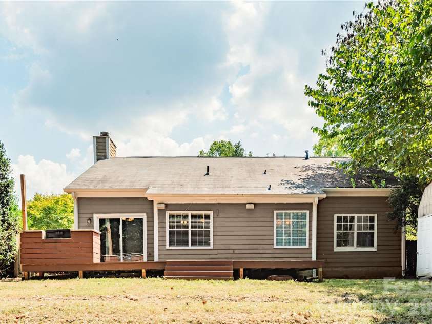 10333 Danesway Lane, Cornelius, NC 28031.  MLS# CAR4420138, YatesRealty ID 48739. 