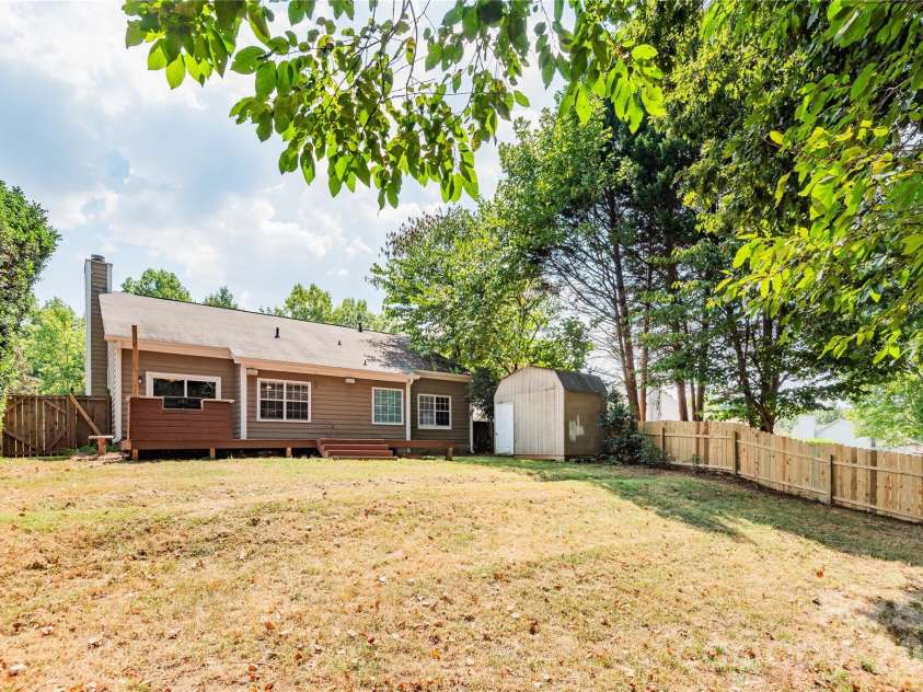 10333 Danesway Lane, Cornelius, NC 28031.  MLS# CAR4420138, YatesRealty ID 48739. 