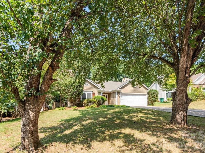 10333 Danesway Lane, Cornelius, NC 28031.  MLS# CAR4420138, YatesRealty ID 48739. 