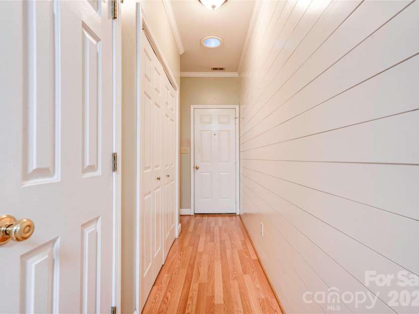 150 Columns Circle, Shelby, NC 28150.  MLS# CAR4323009, YatesRealty ID 4874. Hallway