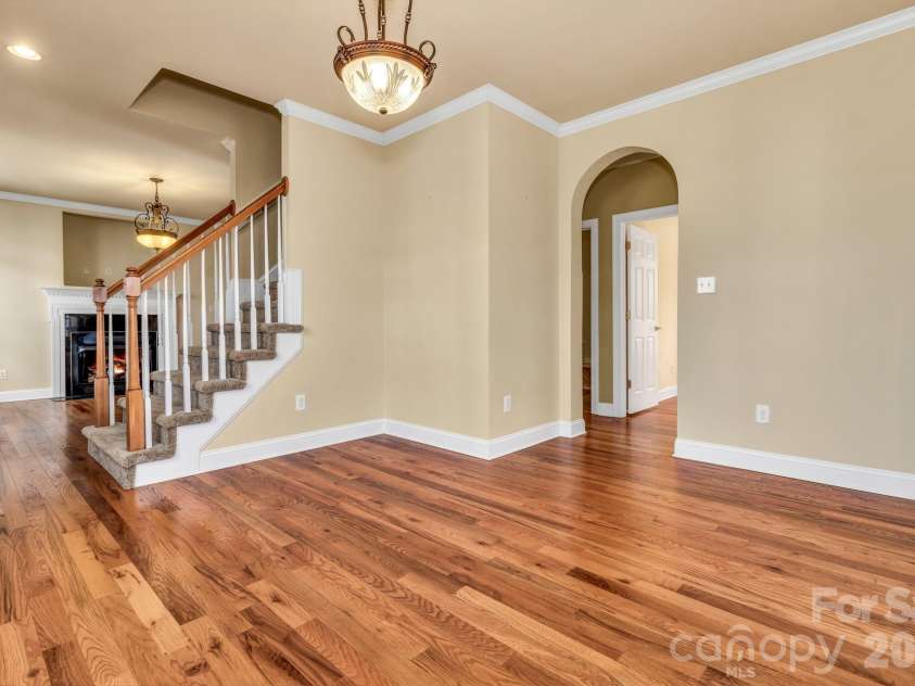 387 Goodview Drive, Hendersonville, NC 28792.  MLS# CAR4335781, YatesRealty ID 4874. 