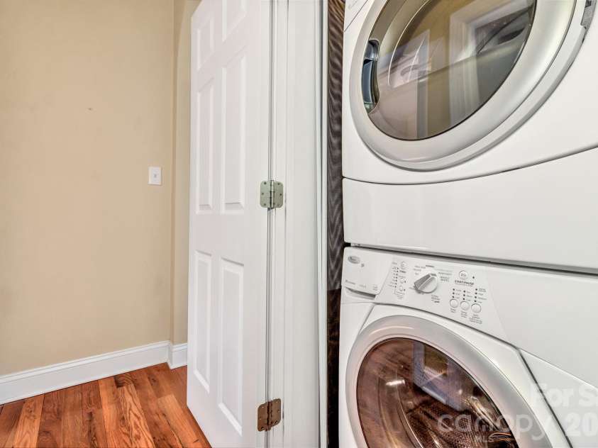 387 Goodview Drive, Hendersonville, NC 28792.  MLS# CAR4335781, YatesRealty ID 4874. 
