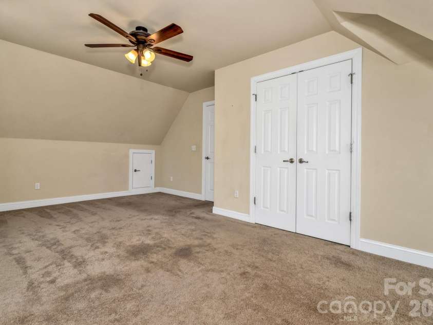387 Goodview Drive, Hendersonville, NC 28792.  MLS# CAR4335781, YatesRealty ID 4874. 