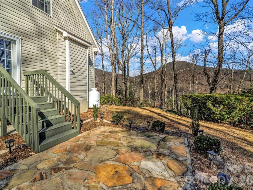 387 Goodview Drive, Hendersonville, NC 28792.  MLS# CAR4335781, YatesRealty ID 4874. 