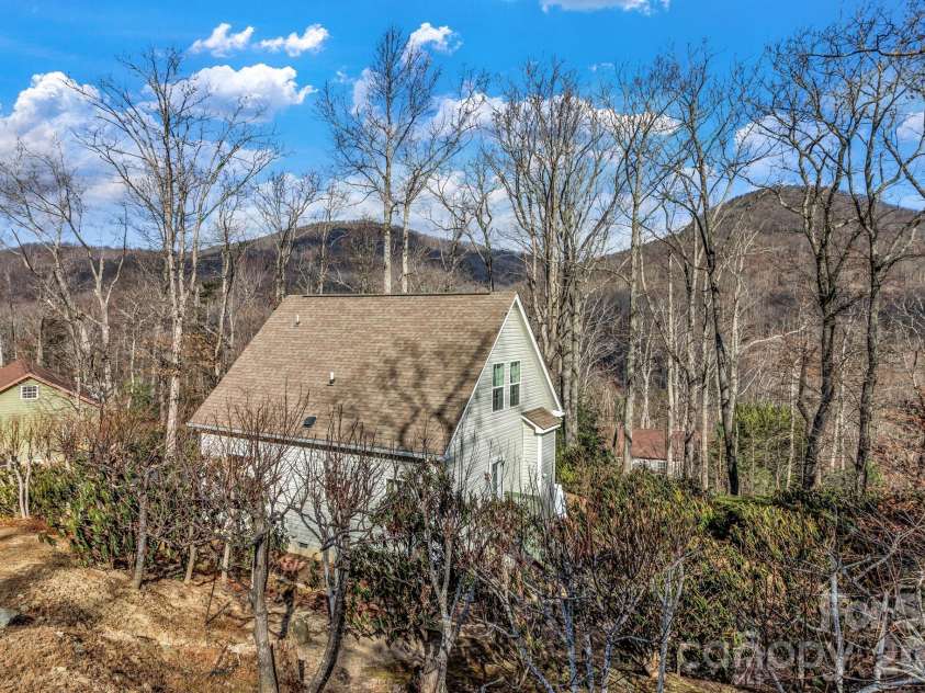 387 Goodview Drive, Hendersonville, NC 28792.  MLS# CAR4335781, YatesRealty ID 4874. 