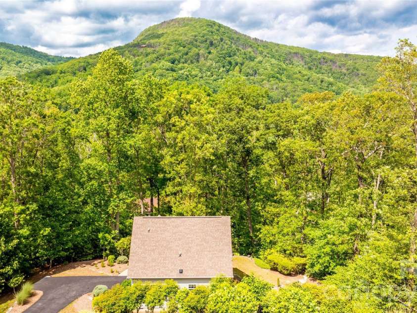 387 Goodview Drive, Hendersonville, NC 28792.  MLS# CAR4335781, YatesRealty ID 4874. 