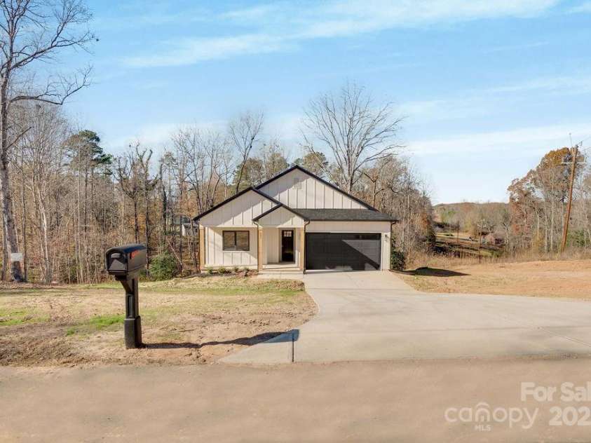 231 Tennessee Trail, Lincolnton, NC 28092.  MLS# CAR4322890, YatesRealty ID 48740. 