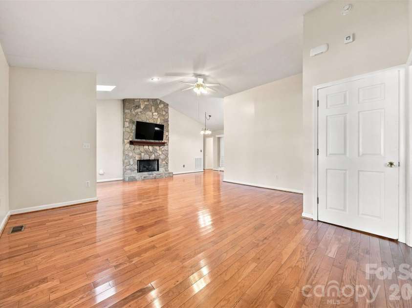 9 Daniel Circle, Granite Falls, NC 28630.  MLS# CAR4420218, YatesRealty ID 48740. 