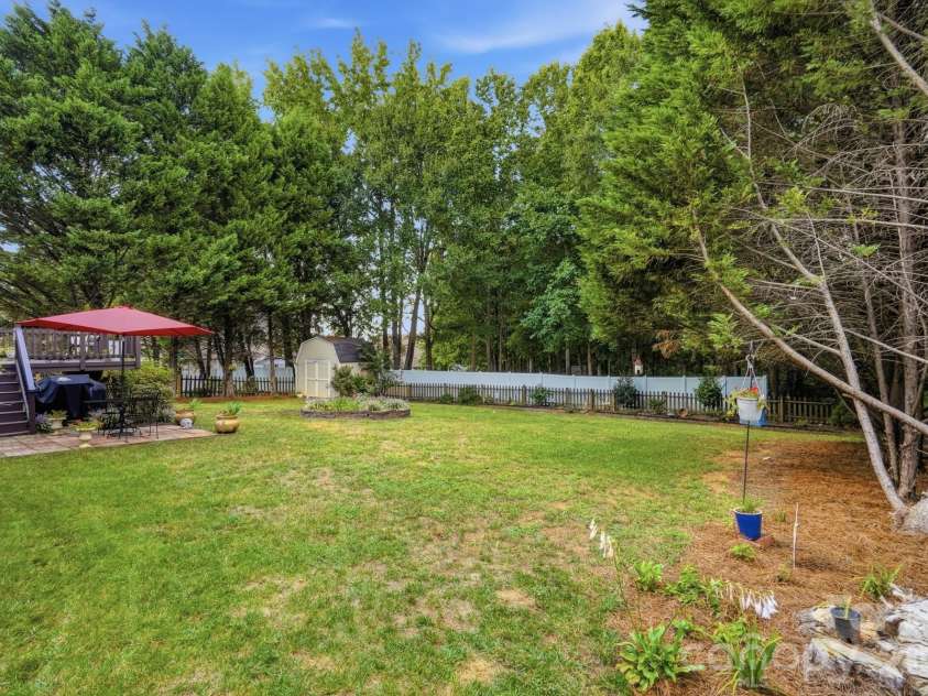 12424 Tantallon Court, Pineville, NC 28134.  MLS# CAR4420083, YatesRealty ID 48742. 