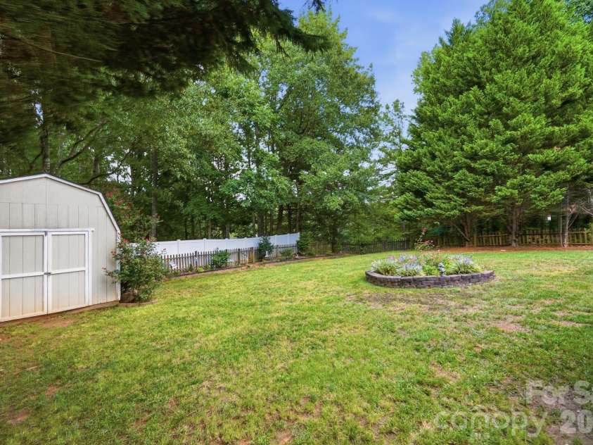 12424 Tantallon Court, Pineville, NC 28134.  MLS# CAR4420083, YatesRealty ID 48742. 