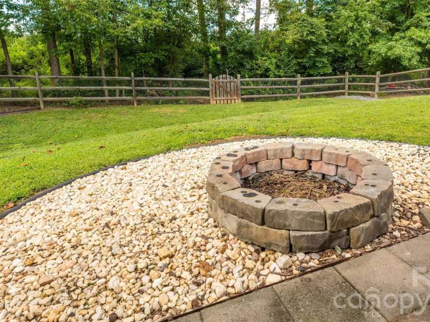 123 Austin Run Court, Kannapolis, NC 28083.  MLS# CAR4420366, YatesRealty ID 48743. 