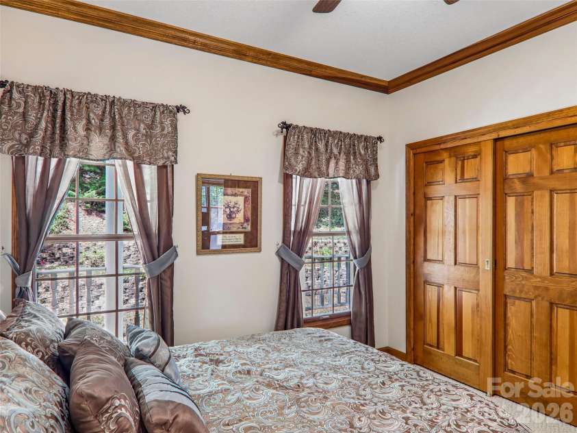16 Hobe Crest, Hendersonville, NC 28792.  MLS# CAR4420313, YatesRealty ID 48745. 