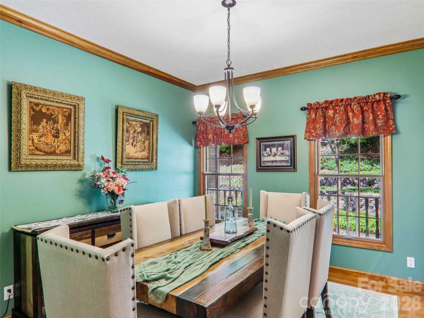 16 Hobe Crest, Hendersonville, NC 28792.  MLS# CAR4420313, YatesRealty ID 48745. Dining room w/ ample space for entertaining.
