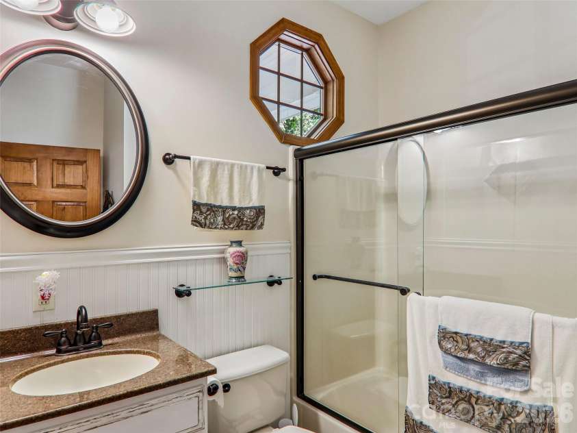 16 Hobe Crest, Hendersonville, NC 28792.  MLS# CAR4420313, YatesRealty ID 48745. Guest full bath with solid surface counter top.