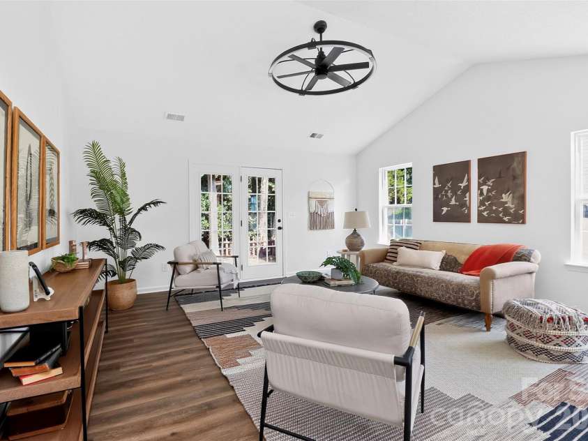6111 Country Walk Drive, Charlotte, NC 28212.  MLS# CAR4420274, YatesRealty ID 48746. 